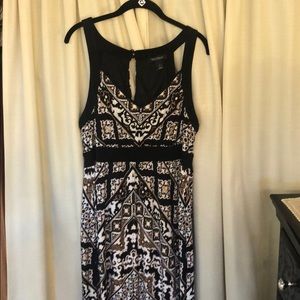 Symmetrical Pattern Maxi Dress Elegant and Flows.